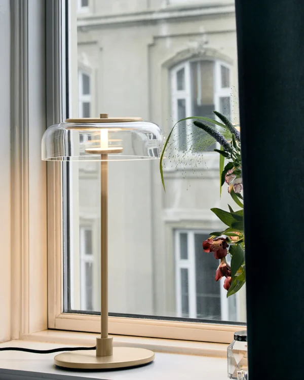 Nuura Blossi bordlampe H44 led - Nordic gold/klar