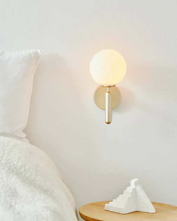 Nuura Miira vegglampe IP44 g9 - Nordic Gold/opal