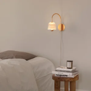 Nuura Asteea vegglampe Satin messing/klar