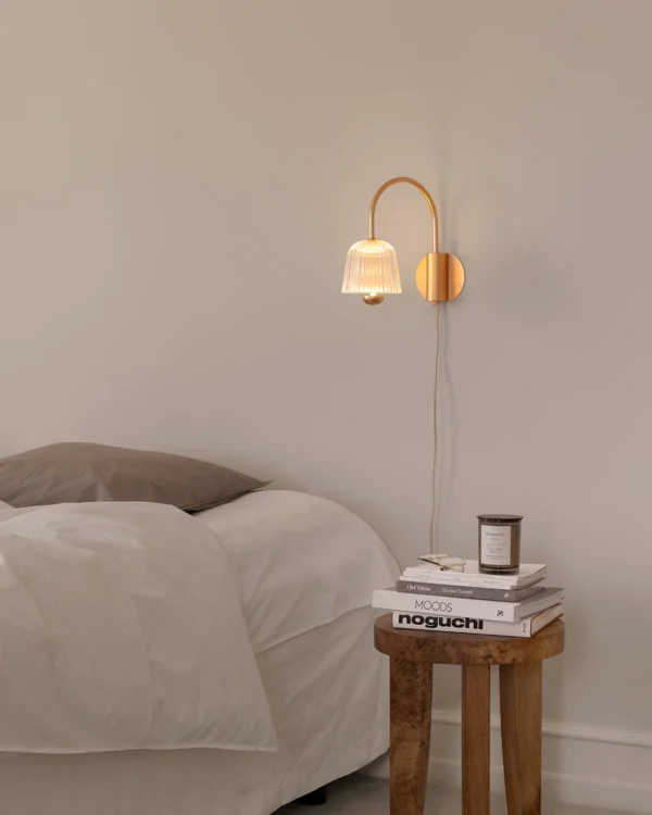 Nuura Asteea vegglampe Satin messing/klar